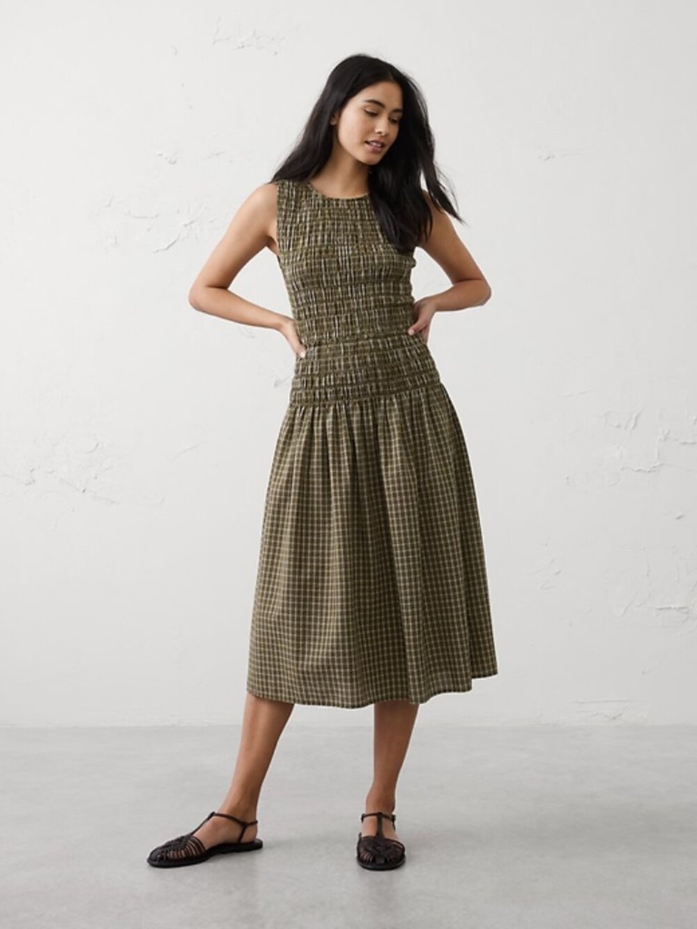 EUC $150 Banana Republic Factory Seersucker Smocked Midi - Size M